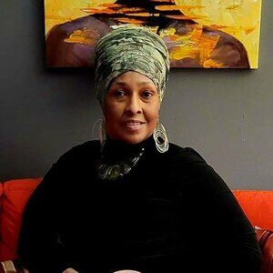 Meet your Posher, Miryam